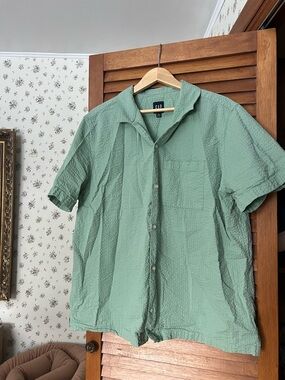Men’s Short-Sleeve Textured Button-Up Shirt